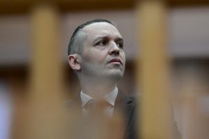 Θλιβερές εικόνες: Ο Γονίδης καλωσόρισε τον "φίλο" του, Ηλία Κασιδιάρη στο κέντρο που τραγουδούσε [βίντεο]