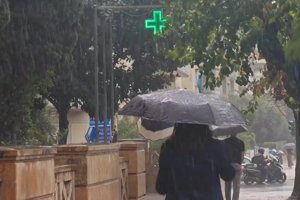 Καταιγίδα σάρωσε την Κέρκυρα: Φωτιά από κεραυνό σε πολυκατοικία - Πλημμύρησαν δρόμοι και σπίτια - Προβλήματα σε πτήσεις