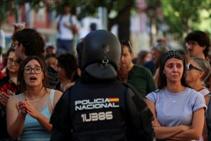 Ισπανία: Για δεύτερη νύχτα οι διαδηλωτές στη Μαδρίτη για τη στεγαστική κρίση - Και ο Αλμοδόβαρ στον "καταυλισμό αγανάκτησης" - εικόνα 5
