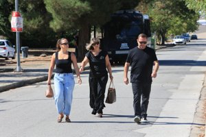 Δίκη για Τέμπη: "Ήμουν μία χαρούμενη μητέρα και ξαφνικά το σπίτι έγινε νεκροταφείο" - Συγκλονίζει η οικογένεια Μπέζα