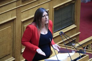 "Πλακώθηκαν" Κωνσταντοπούλου και Καιρίδης στη Βουλή: "Φασίστα" - "Αλλοι αρμόδιοι να θεραπεύσουν ψευδαισθήσεις"