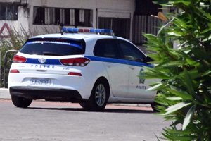 Είχαν στήσει "μαϊμού" σύλλογο κωφών και ξάφριζαν περαστικούς - Συνελήφθησαν τρεις Ρουμάνες στο κέντρο της Αθήνας