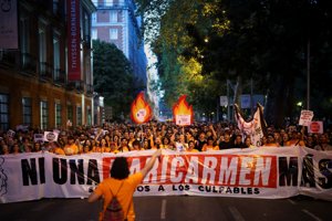 Ισπανία: Για δεύτερη νύχτα οι διαδηλωτές στη Μαδρίτη για τη στεγαστική κρίση - Και ο Αλμοδόβαρ στον "καταυλισμό αγανάκτησης" - εικόνα 2