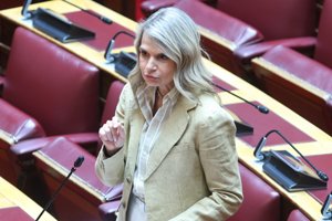Μιλένα Αποστολάκη: Παρέμβαση στην Ευρωπαϊκή Αρχή Ασφαλίσεων για τα ισόβια ασφαλιστήρια υγείας