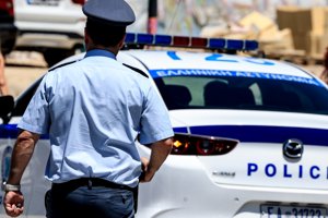 Καταλήψεις στη Γαλλία: Σοκαριστικό βίντεο - Αστυνομικός πυροβολεί μαθητή στο κεφάλι με εκτοξευτή χειροβομβίδας