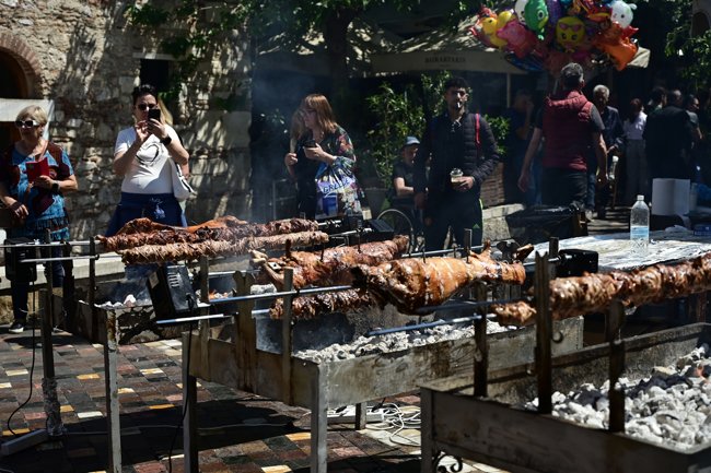 ΕΜΥ: Με τι καιρό θα σουβλίσουμε και θα φάμε την Κυριακή - Η πρόγνωση ως την Τρίτη του Πάσχα