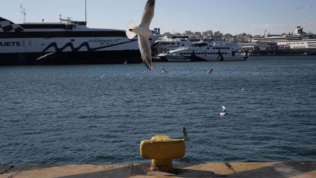 Άρση του απαγορευτικού για τα ακτοπλοϊκά δρομολόγια σε Πειραιά και Ραφήνα, όχι όμως και στο Λαύριο