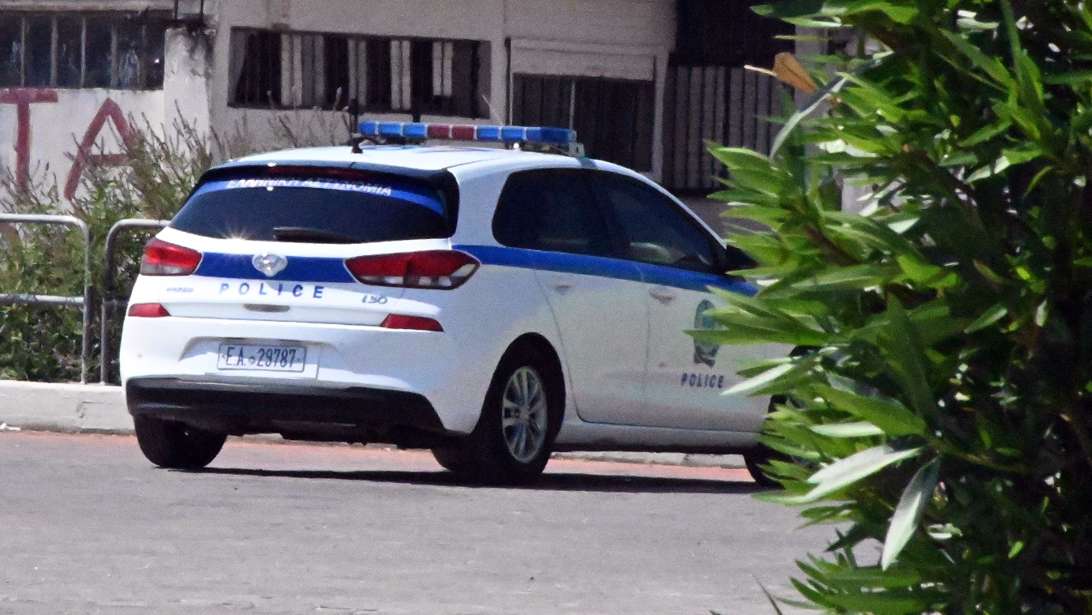 Στα χέρια της ΕΛ.ΑΣ ιδιοκτήτης καφετέριας στο Περιστέρι που διακινούσε ναρκωτικές ουσίες, με "ορμητήριο" το κατάστημα