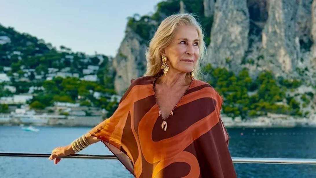 Μαρί Μπλανς Μπίερλαϊν: Η μητέρα της Τατιάνας Μπλάτνικ με δημιουργία Ελληνίδας σχεδιάστριας στις διακοπές της
