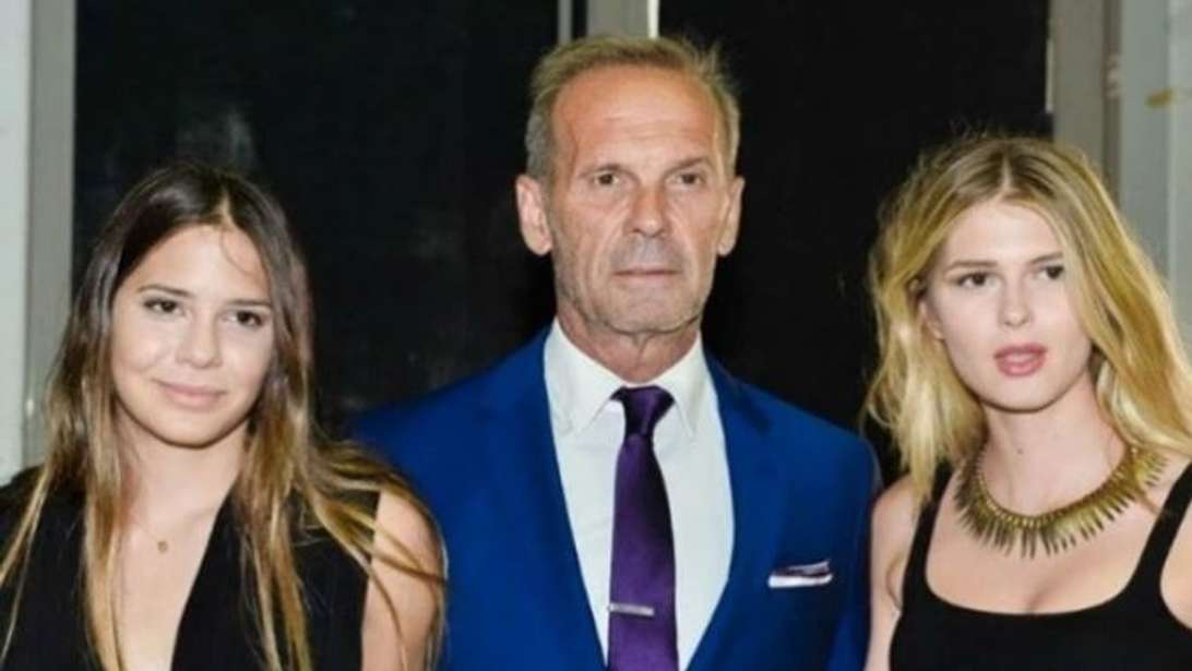 Στην κουζίνα του σπιτιού της η Αλεξάνδρα Κωστόπουλου - Μπλε με μοντέρνα έπιπλα