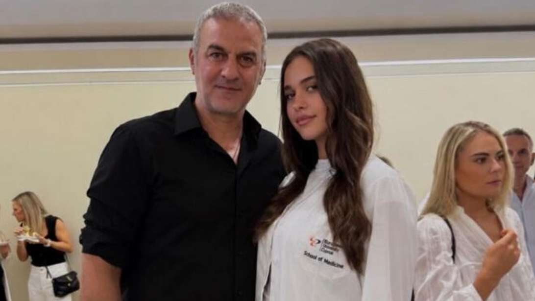 Βικτώρια Δέλλα: Οι σπουδές στην Ιατρική και η περηφάνια του πατέρα της, Τραϊανού [εικόνα]
