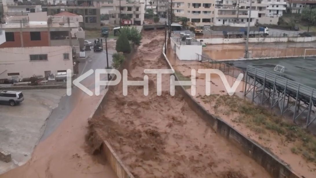 Ζωνιανά: Εικόνες καταστροφής μετά το σφυροκόπημα της κακοκαιρίας -Ο κεντρικός δρόμος μετατράπηκε σε ποτάμι λάσπης