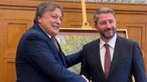 Στο ΠΑΣΟΚ ο Αλέξανδρος Αυλωνίτης - Πώς τον καλωσόρισε ο Νίκος Ανδρουλάκης στη Βουλή [βίντεο]