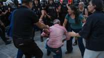 Αυτοκτόνησε συνταξιούχος αστυνομικός σε διαδήλωση για τις συντάξεις στην Τουρκία