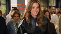 Βασίλισσα Ράνια: Το απροσδόκητο leather cropped jacket που επέλεξε στη νέα της εμφάνιση