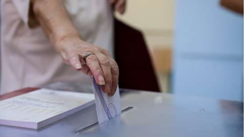 Δημοσκόπηση GPO: Μικρή κάμψη για ΝΔ, σταθερά δεύτερη η ΕΛΑΣ - Η ακρίβεια το εκλογικό κριτήριο