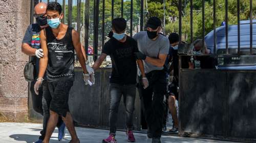Φωτιά στη Μόρια: Φύλλο και φτερό τα κινητά των αλλοδαπών συλληφθέντων