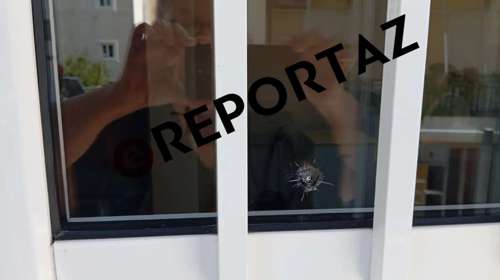 Επίθεση με αεροβόλο στα γραφεία της εφημερίδας "ΜΠΑΜ" - "Για ό,τι άλλο συμβεί ευθύνη του Χρυσοχοΐδη", έγραψε ο Κουσουλός