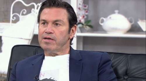 Μάριος Φραγκούλης: "Ένιωθα ότι με έχουν εγκαταλείψει, ότι κάτι έγινε και δεν ήρθαν να με πάρουν - Νόμιζα ότι εγώ έφταιγα που χωρίστηκε η οικογένειά μου"