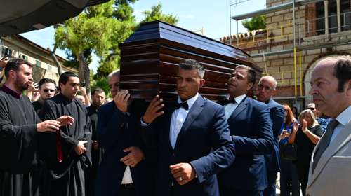 Μαίρη Λίντα: Συγκίνηση στο τελευταίο "αντίο" - Ποιοι έδωσαν το παρών για τη μεγάλη κυρία του ελληνικού τραγουδιού