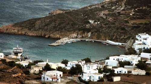Τραγωδία στην Κίμωλο: "Το μπάνιο είναι εκτός κτιρίου" -  Στον Πειραιά η σορός του 17χρονου