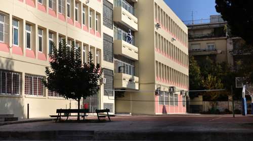 Αγία Παρασκευή: Η μέθοδος της "ανεστραμμένης τάξης" κατέληξε σε δάκρυα και καταγγελίες σε βάρος καθηγήτριας