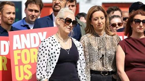 Ποια είναι η πιθανή μέλλουσα Πρώτη Κυρία της Αγγλίας, Μαρί-Φρανς Βαν Χιλ;