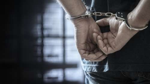 Αθήνα: 31χρονος στρατολογούσε ανήλικα κορίτσια για να κλέβουν τσάντες στο κέντρο