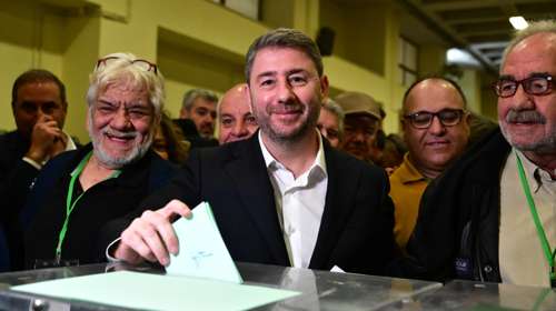 Ολοκληρώθηκε το 4ο Συνέδριο ΠΑΣΟΚ: Ενότητα και προοπτική το κεντρικό μήνυμα - Καμία μετεκλογική συνεργασία με τη ΝΔ