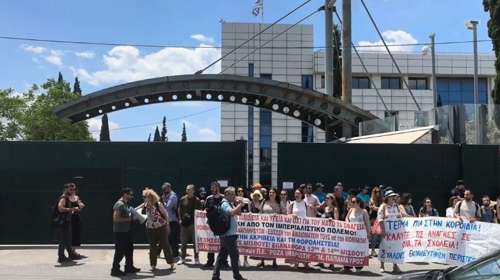 ΔΟΕ: "20.000 λιγότεροι εκπαιδευτικοί στους πίνακες" - Συγκέντρωση στο υπ. Παιδείας για διορισμούς και πολλαπλό βιβλίο