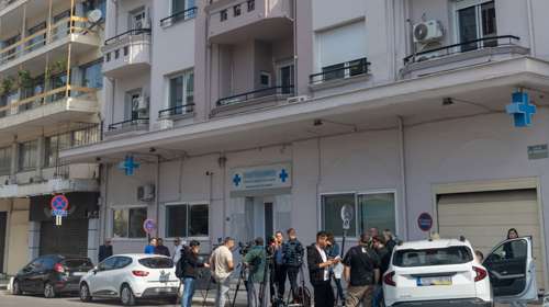Θεσσαλονίκη: "Νιώθω τύψεις και οργή" - Συγκλονίζει ο αδελφός καρκινοπαθούς που έκανε θεραπείες στην κλινική χωρίς άδεια