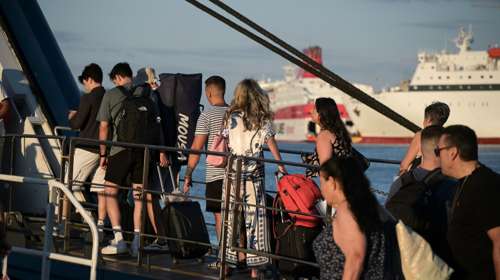 Αγίου Πνεύματος: Ξεκίνησε η έξοδος για το τριήμερο – Κοντά στο 90% η πληρότητα των πλοίων
