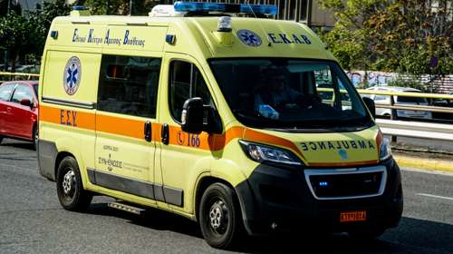 Σύγκρουση δύο αυτοκινήτων στο Νέο Φάληρο - Μια ελαφρά τραυματίας