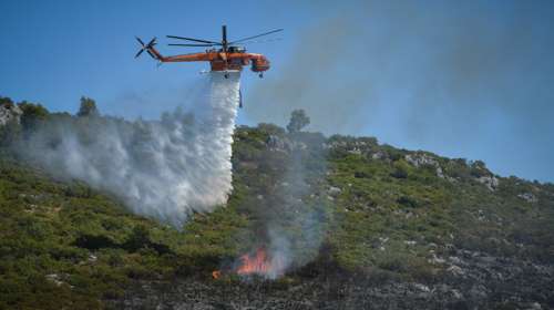 Ηράκλειο: Φωτιά τώρα σε αγροτοδασική έκταση -Σηκώθηκε και ελικόπτερο