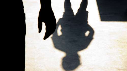 Ηράκλειο: Με χειροπέδες 70χρονος για άσεμνες χειρονομίες σε 13χρονο αγόρι