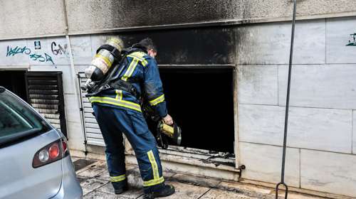 Φωτιά σε διαμέρισμα στην Πατησίων: Μεγάλη επιχείρηση, αποκλείστηκαν δρόμοι