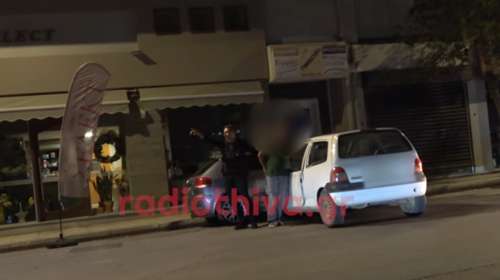Άγριο επεισόδιο στη Θήβα: Εμβόλισε σταθμευμένο αυτοκίνητο μετά από καβγά [βίντεο]