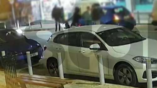 Χαμός στην Πετρούπολη: Γνωστός τράπερ επιτέθηκε σε νεαρούς και προκάλεσε πανικό σε κεντρικό δρόμο [βίντεο]