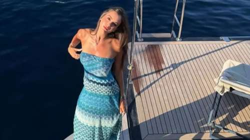 Η Νταίζη Νίκα με το πιο ιδιαίτερο λευκό φόρεμα που έχουμε δει τελευταία