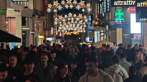 Η Black Friday …μετατέθηκε το Σάββατο: "Προσκύνημα" καταναλωτών στην Ερμού [βίντεο]