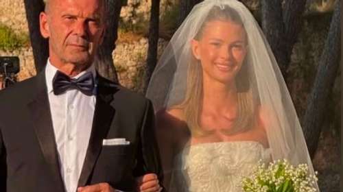 Στη Μύκονο ο Πέτρος Κωστόπουλος μετά το γάμο της κόρης του - Η εμφάνιση στην παραλία Φτελιά