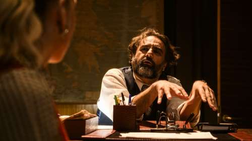 "Ανεξάρτητα Κράτη": Η παράσταση των sold out βγαίνει για πρώτη φορά σε περιοδεία