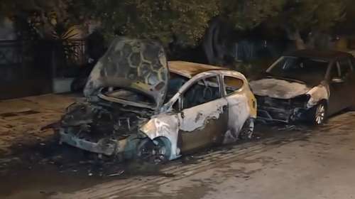 Φωτιά σε σταθμευμένο ΙΧ στην Ηλιούπολη - Κάηκαν και διπλανά οχήματα μετά από έκρηξη