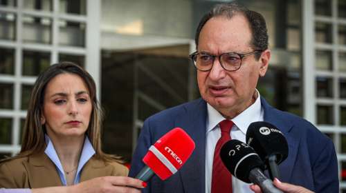 Σπίρτζης σε Κακλαμάνη: "Η πολιτική μου αξιοπρέπεια δεν μου επιτρέπει να αποδεχθώ την κοινοβουλευτική έδρα"