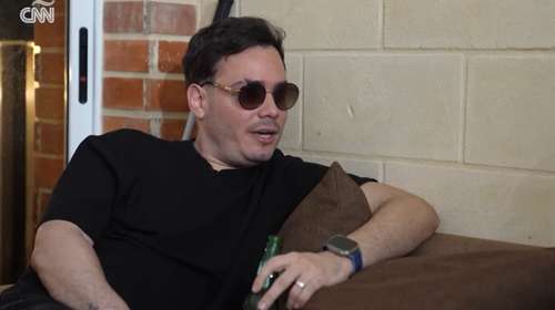 Καπιταλιστής, ιδιοκτήτης club και influencer,: Ο εγγονός του Φιντέλ Κάστρο που θέλει συμφωνία με τον Τραμπ