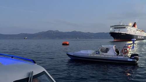 Στα 40 μέτρα το ναυάγιο του "Corsage C" βόρεια της Άνδρου - Δύο συλλήψεις, καταδύσεις δυτών και αντιρρύπανση υδάτων