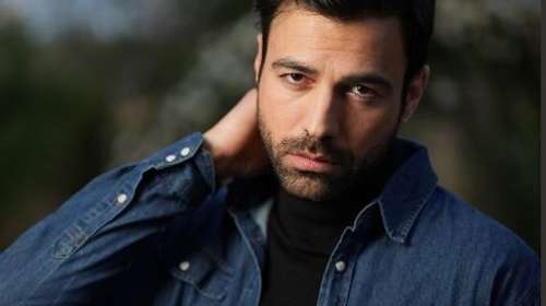 Ο Ανδρέας Γεωργίου επιστρέφει στον ΣΚΑΙ με τα δύο φιλόδοξα πρότζεκτ "Αντώνιος και Κλεοπάτρα" και "Μπλε ώρες"
