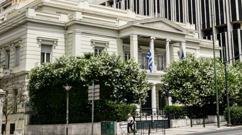 Τηλεδιάσκεψη Γεραπετρίτη με επικεφαλής Πρεσβειών και Προξενείων σε Ιράν και Μ. Ανατολή για την επιστροφή Ελλήνων
