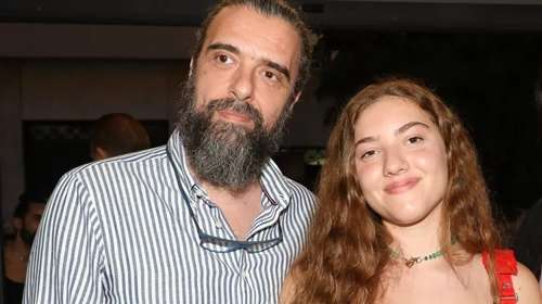 Σωτήρης Τσαφούλιας: Αγκαλιά με την κόρη του, Δέσποινα σε θεατρική πρεμιέρα
