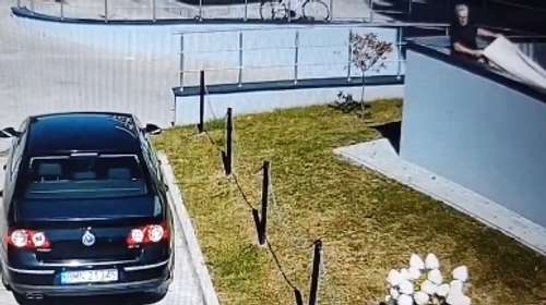Θρίλερ στην Πολωνία: Καρέ-καρέ η διάσωση 4χρονης που έπεσε από 5ο όροφο - Την έπιασαν με κουβέρτα [βίντεο]